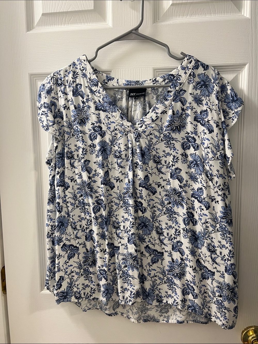 Jones New York White and Blue Floral V-Neck Cap Sleeve Blouse